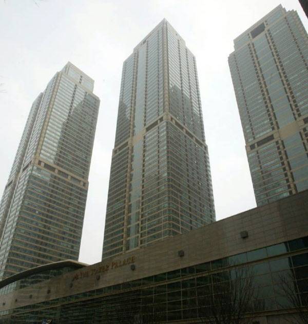 기둥식 구조로 지어진 서울 강남구 도곡동 타워팰리스. 고층 주상복합의 경우 기둥식이 더 유리하다. /조선DB