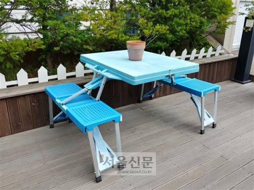 4층 건물인 사옥 옥상은 작은 정원과 휴식 공간으로 꾸며져 있다.