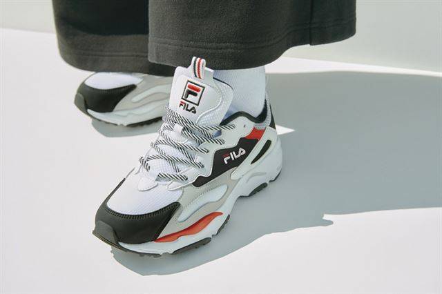 휠라의 어글리 러닝슈즈 '휠라 트레이서'. 휠라코리아 제공