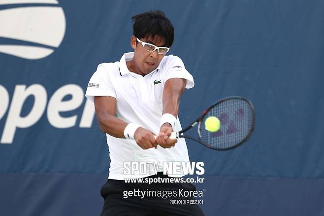 ▲ US오픈 2회전에서 백핸드를 치고 있는 정현 ⓒ Gettyimages