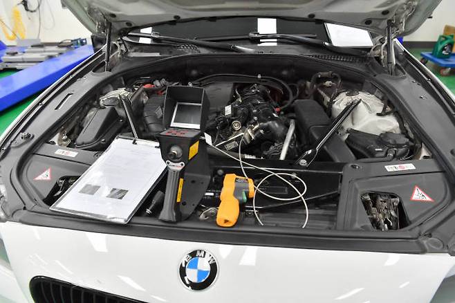 BMW 520d 결함 차량 엔진룸. 박지호기자 jihopress@etnews.com