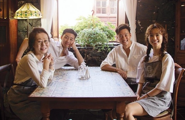tvN ‘윤식당2’ 포스터 속 출연진 [사진=연합뉴스]