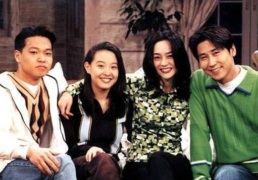 MBC 시트콤 ‘남자 셋 여자 셋’ 출연 당시 이제니(왼쪽에서 두 번째)