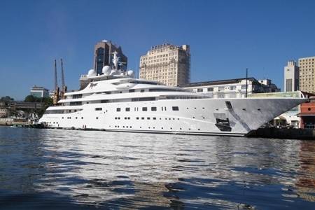 만수르가 보유한 5800억원짜리 요트. 영화배우 디카프리오가 빌려 파티를 열기도했다. [사진 더 선 캡처].