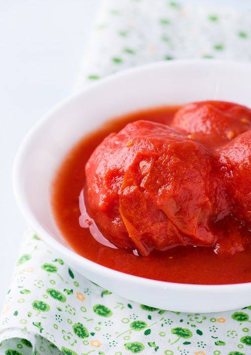 질긴 토마토 껍질을 제거하려면 끓는 물에 살짝 데치면 된다. 게티이미지뱅크