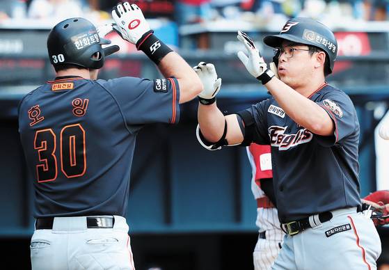 한화 이성열이 16일 대전 LG전에서 시즌 28호 홈런을 때렸다. 이성열은 데뷔 15년 만에 처음으로 시즌 30홈런에 도전한다. [중앙포토]