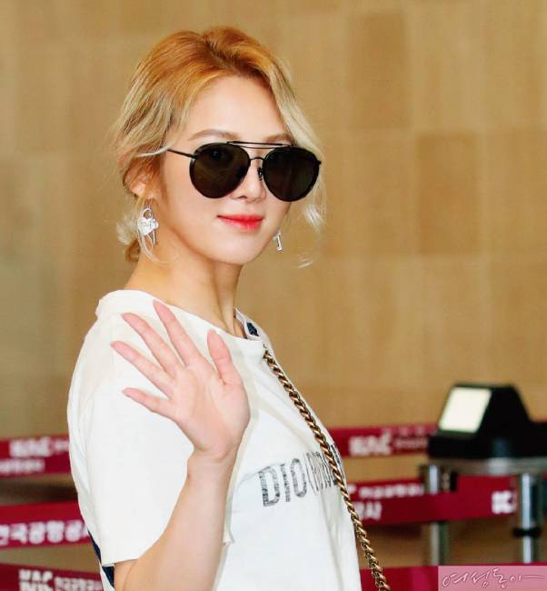 소녀시대 효연의 애시골드 헤어.