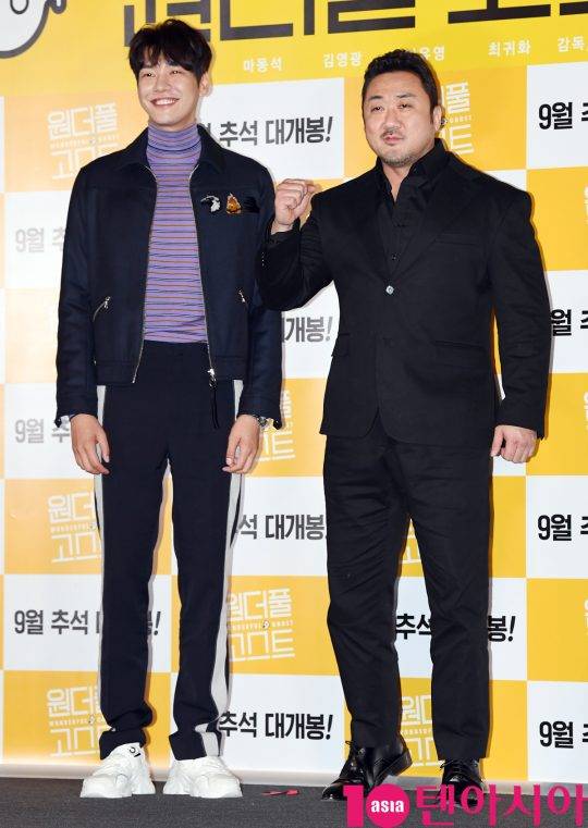 배우 김영광과 마동석이18일 오후 서울 용산구 한강로 용산 아이파크몰 용산 CGV에서 영화 ‘원더플 고스트’ 언론시사회에 참석하고 있다.