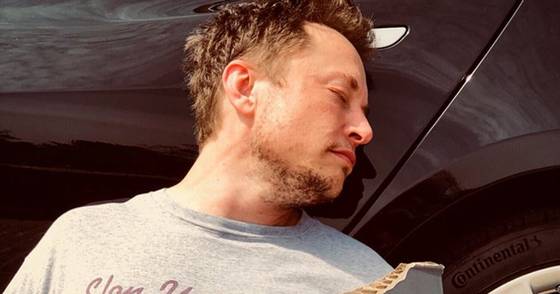 일론 머스크 테슬라 CEO는 만우절에 ’테슬라가 자금난으로 파산했다“는 농담을 트위터에 게재했다. [사진 트위터 캡쳐]