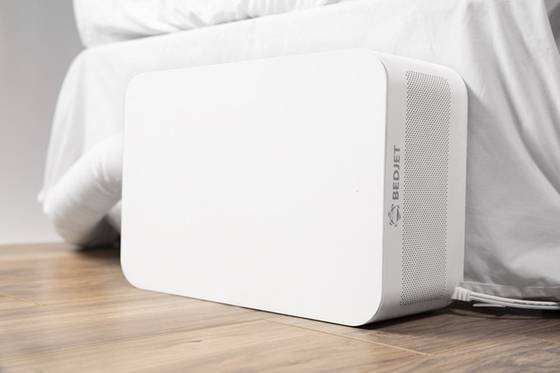 베드젯 3 본체. 이 기기에서 바람을 만든다.