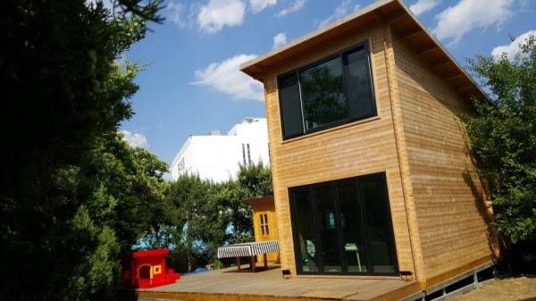 오 대표는 크지 않은 면적의 땅에 아담한 목조주택을 짓고 별장처럼 운영하는 프리홈(FREEHOM) 사업을 진행하고 있다. 그는 "별장하면 크고 돈이 많이 들어간다는 고정관념을 깨고 싶었다"고 말했다. /프리홈 인터내셔널 제공