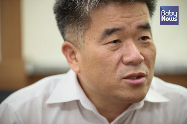 지난 13일 경기 의왕시 한국교통대 의왕캠퍼스에서 한국교통대 교통대학원장 진장원 교수를 만났다. 최대성 기자 ©베이비뉴스