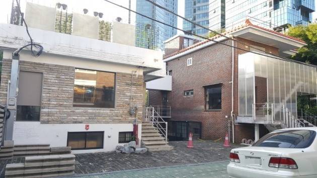 아뜰리에길에 들어선 건물. 원빌딩 제공
