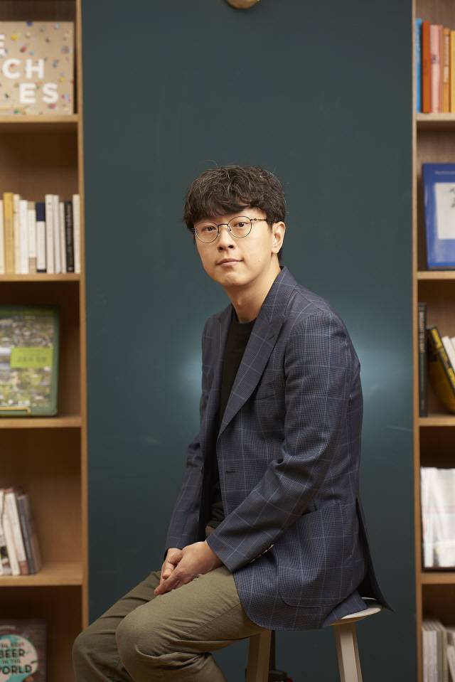 [사진=차병선 기자] 서울 강남구 패스트파이브 삼성 2호점에서 만난 박지웅 대표가 포즈를 취하고 있다.