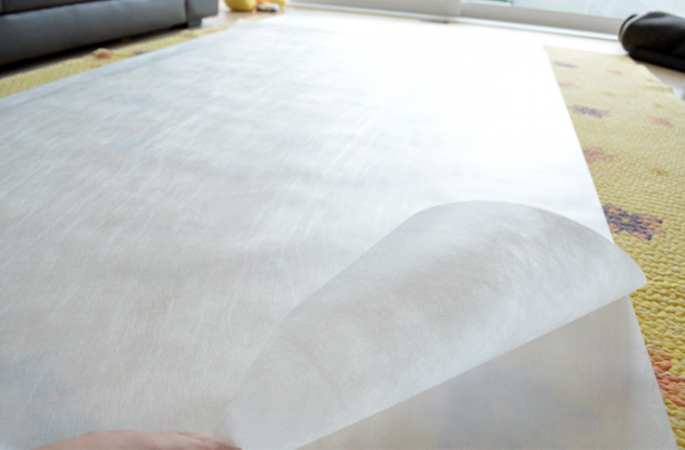 초배지 작업을 해야 하는 실크 벽지