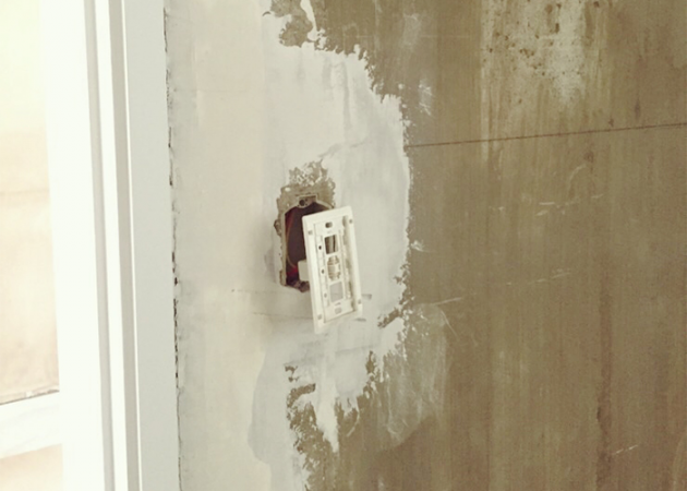 도배 전 벽면을 평평하게 하는 퍼티 작업