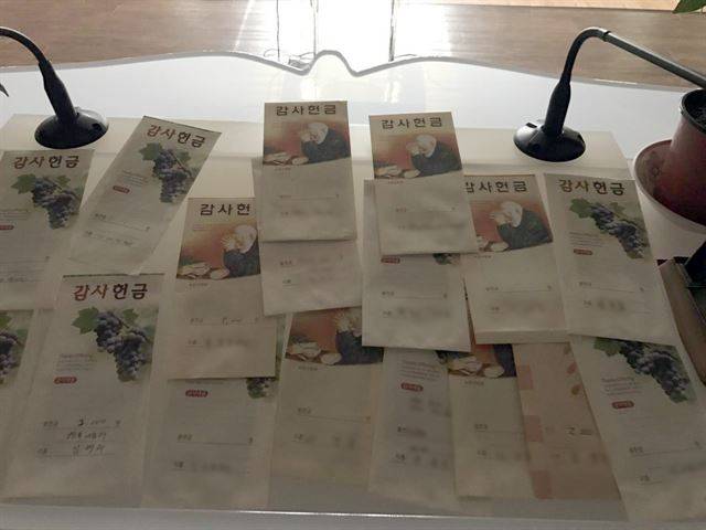 한 정신장애인 복지시설에 있는 교회에 헌금봉투가 놓여 있다. 이곳 거주인들은 대부분 기초생활수급 대상인 극빈층이지만 반강제로 예배에 나가야 하고 헌금도 낸다. 장애인단체 활동가 A씨 제공