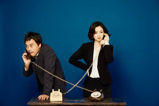 ◇◇외교관 모나 율 역의 전미도(오른쪽)와 사회학자 라르센 역의 손상규. 사진제공=국립극단