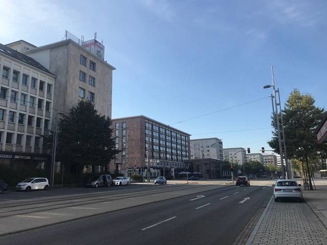 ▲ 극우 시위 사태로 논란이 된 작센 주 인구 25만 명 규모 도시 켐니츠의 화요일 오전 9시경의 풍경. 중앙역 인근의 번화가임에도 도시가 텅 비어있다. 급격한 통일의 후유증으로 구 동독 도시 상당수는 극심한 실업 상태를 겪어야 했다. ⓒ특별취재팀