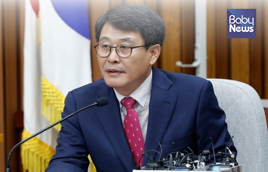 육아휴직 기간에도 국민연금 가입자는 공무원연금 가입자와 차별을 받는 것으로 나타났다. ⓒ김광수의원실