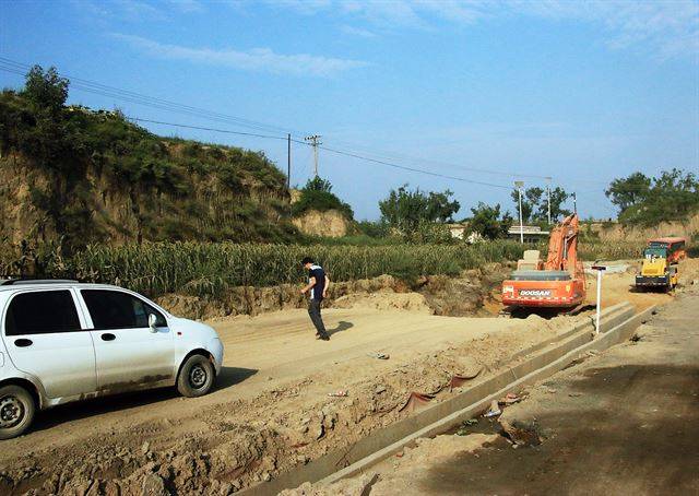 뤼량 터미널에서 치커우고진 가는 길에는 공사 구간이 많다.
