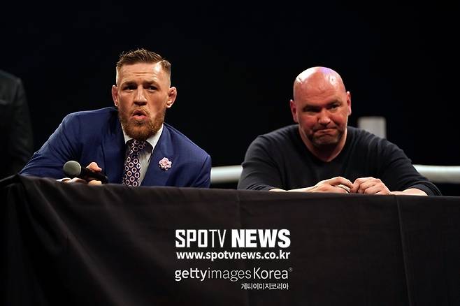 ▲ 챔피언이 제기한 '조작설' 진실은 코너 맥그리거(왼쪽)와 데이나 화이트 UFC 대표만이 알고 있을 것이다.