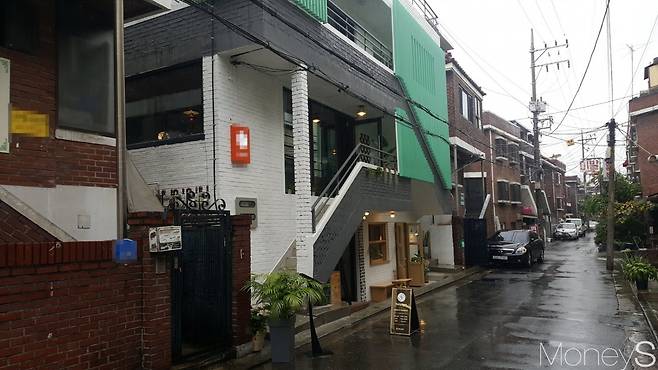 다세대 주택에 있는 한 음식점. /사진=김창성 기자