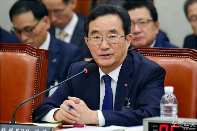 김범년 한전KPS사장이 지난 16일 국회에서 열린 산업통상자원중소벤처기업위원회의 한국전력공사, 한국전력거래소, 한전KPS 등에 대한 국정감사에 출석하고 있다. (사진=윤창원 기자/자료사진)