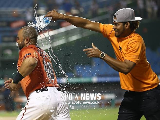 ▲ 2016년 에스밀 로저스(오른쪽)와도 함께했다. ⓒ곽혜미 기자