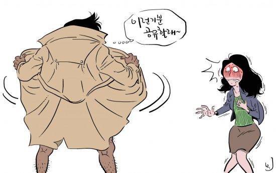 '동덕여대 알몸남' 사건을 계기로 야외노출과 바바리맨에 대한 사회적 경각심이 높아지고 있으나, 솜방망이 처벌에 해마다 공연음란죄 발생 건수는 증가하는 것으로 나타났다. 일러스트 = 오성수 작가
