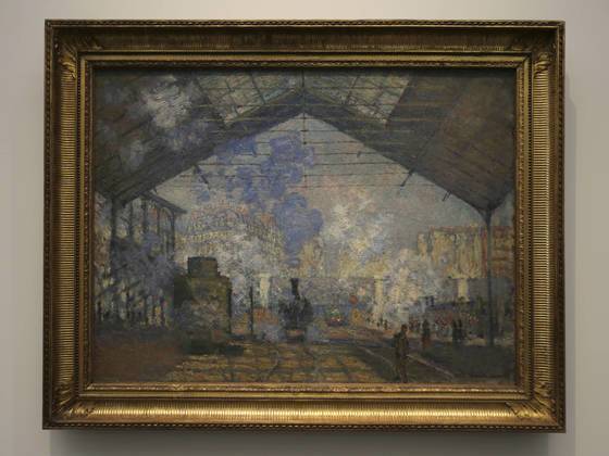 2017년 아랍에미리트 아부다비 루브르 박물관에 전시되었던 클로드 모네의 '생라자르역(1877)'. 모네는 산과 바다, 강, 정원, 들판 등 주로 자연을 소재로 했다. 이런 풍경을 배경으로 가족이 가끔 등장했다. <저작권자(c) 연합뉴스, 무단 전재-재배포 금지>