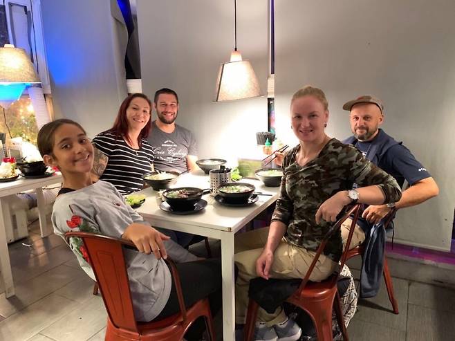 ▲ 크리스 사이보그와 발렌티나 셰브첸코의 오붓한 저녁 식사