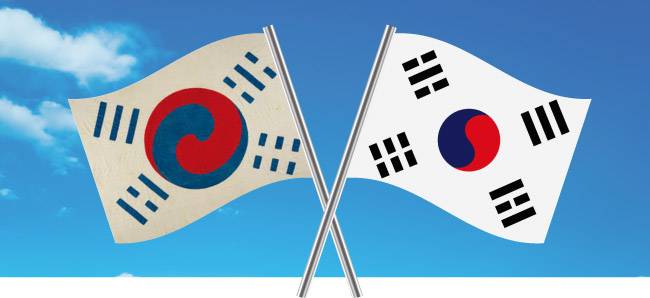 대한제국 시절 사용한 ‘데니 태극기’ (왼쪽) 임시정부에서 사용한 ‘태극기’ [위키피디아]