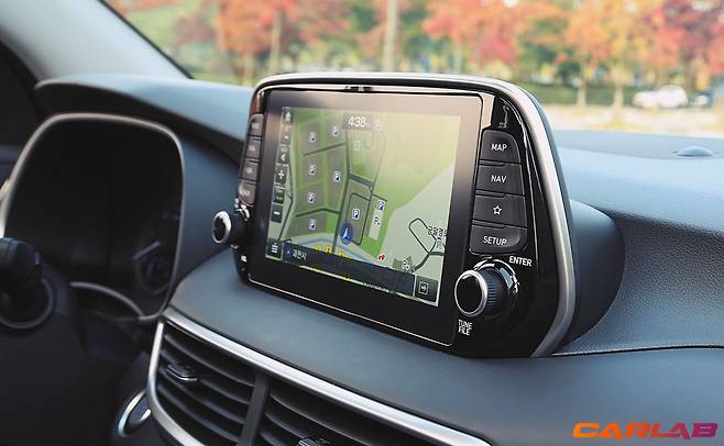 플로팅타입 8인치 디스플레이