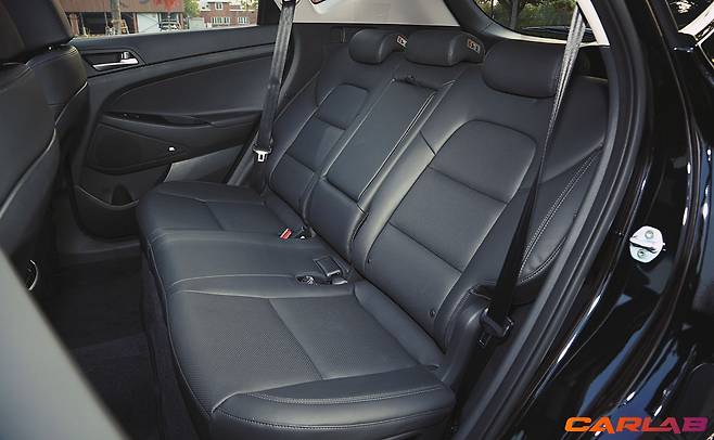 눕듯이 앉을 수 있는 2열 시트