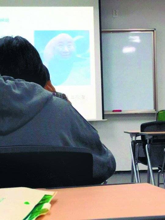 경북대학교에서 사용된 故 노무현 전 대통령 비하 이미지. [사진 페이스북]