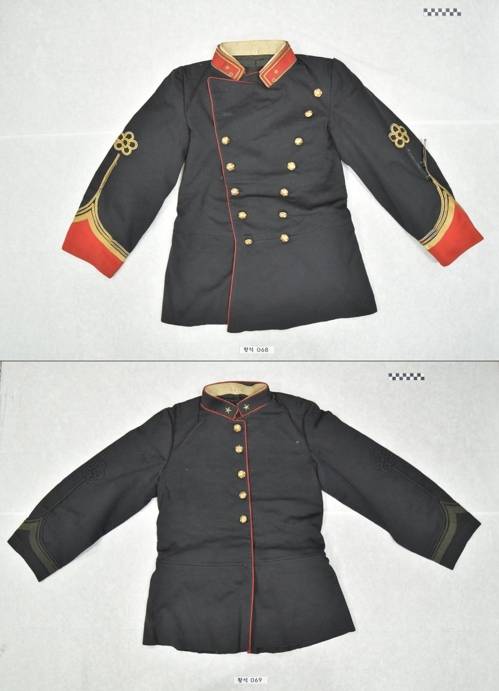 대한제국 장교 군복 대한제국 진위대 장교 군복 예복(위쪽)과 상복. [육군사관학교 제공]