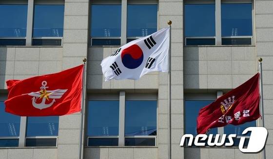 국방부 전경, 국방부 깃발 © News1