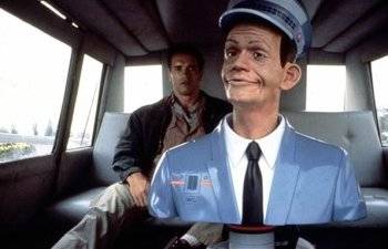 영화 ‘토탈리콜’속 로봇 택시 기사. 목적지를 말하면 스스로 최적의 경로를 찾아간다. [영화 캡처]