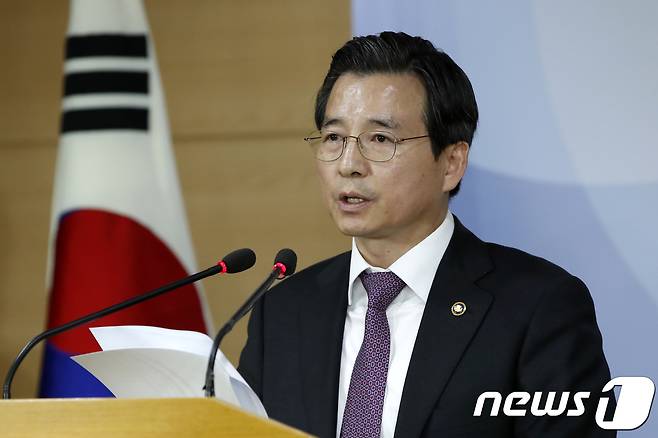 김용범 금융위원회 부위원장 겸 증권선물위원회 위원장이 14일 오후 서울 종로구 정부서울청사에서 삼성바이오로직스(삼성바이오) 분식회계 혐의에 대한 결론을 발표하고 있다.  2018.11.14/뉴스1 © News1 안은나 기자