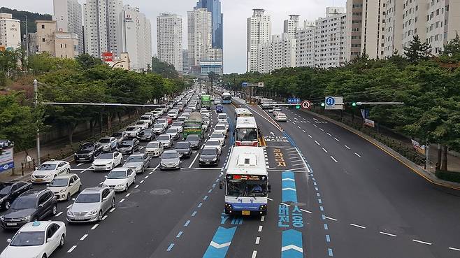 긴선급행버스시스템(비아르티) 부산 동래교차로~안락교차로 구간. 부산시 제공