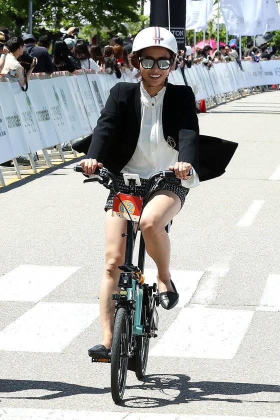 한 여성 참가자가 레이싱 부분에 참여하고 있다. 장진영 기자