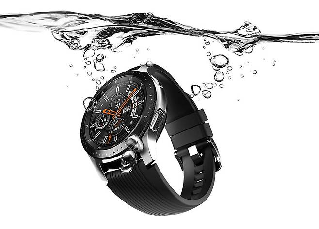 방수 기능의 대폭 강화로 수영이나 물놀이도 가능