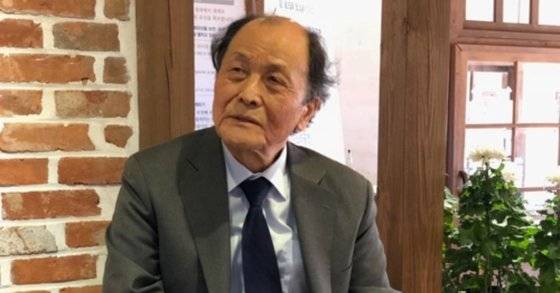 조정래 작가가 17일 전남 보성군 벌교읍에서 열린 '태백산맥문학관 개관 10주년 기념식' 기자간담회에서 우리 사회의 경제 문제 등을 지적했다. [연합뉴스]