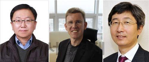 과학기자협회가 뽑은 ‘올해의 과학자상’ 수상자인 고정환(왼쪽부터) 한국한국항공우주연구원 한국형발사체개발사업본부장, 악셀 팀머만 기초과학연구원(IBS) 기후물리연구단장, 박남규 성균관대 화학공학부 교수. /사진=한국과학기자협회