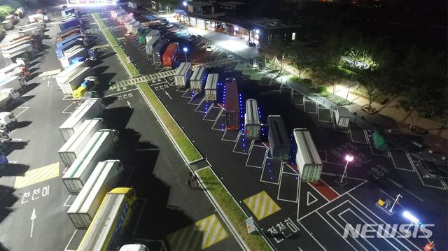 중부내륙고속도로 경북 성주휴게소에 설치된 화물차 가변주차장
