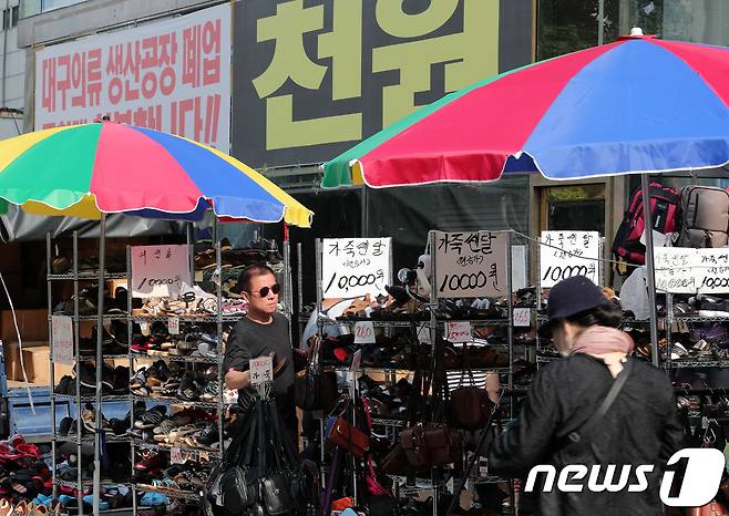 최저임금 인상과 내수침체로 인해 소규모 자영업자 폐업이 급증하고 있다.2018.7.25/뉴스1 © News1 이재명 기자