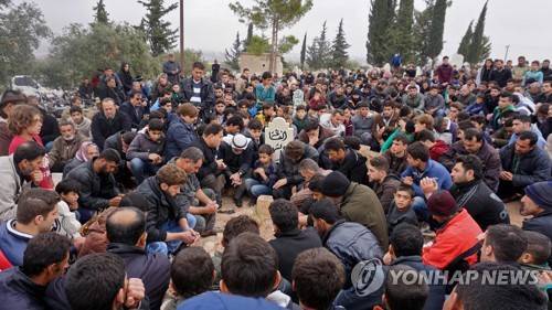 시리아 반군 최후거점서 무장괴한에 살해된 언론활동가 장례식 [AFP=연합뉴스]