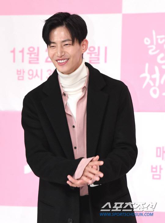 26일 오후 서울 영등포 타임스퀘어에서 JTBC 월화드라마 '일단 뜨겁게 청소하라'(연출 노종찬, 극본 한희정) 제작발표회가 열렸다. 송재림이 제작발표회에 참석해 포즈를 취하고 있다. 송정헌 기자 songs@sportschosun.com/2018.11.26/