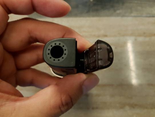 릴 하이브리드 기기 내에 액상 카트리지를 장착해야만 기기가 작동한다.(사진=강신우 기자)